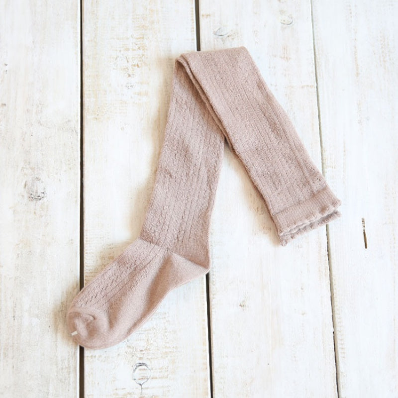 Mode creuse sur les chaussettes au genou femmes